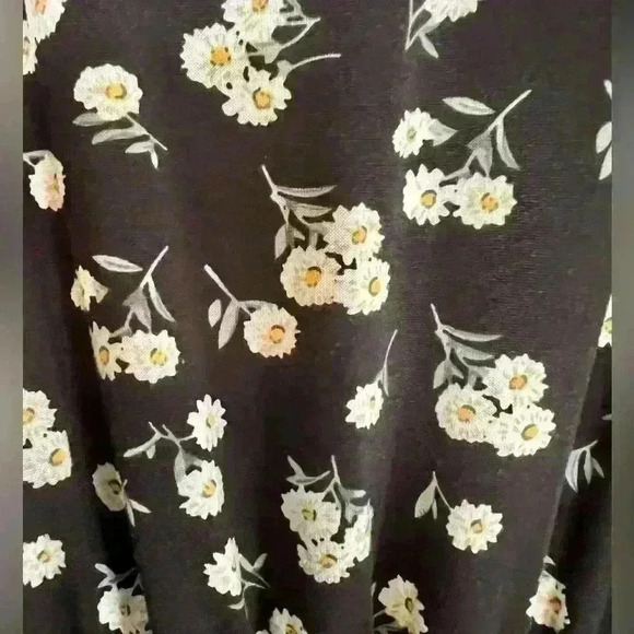 Ditzy Floral tie Top Wide Leg Romper with Pockets, Size L - Picture 2 of 5